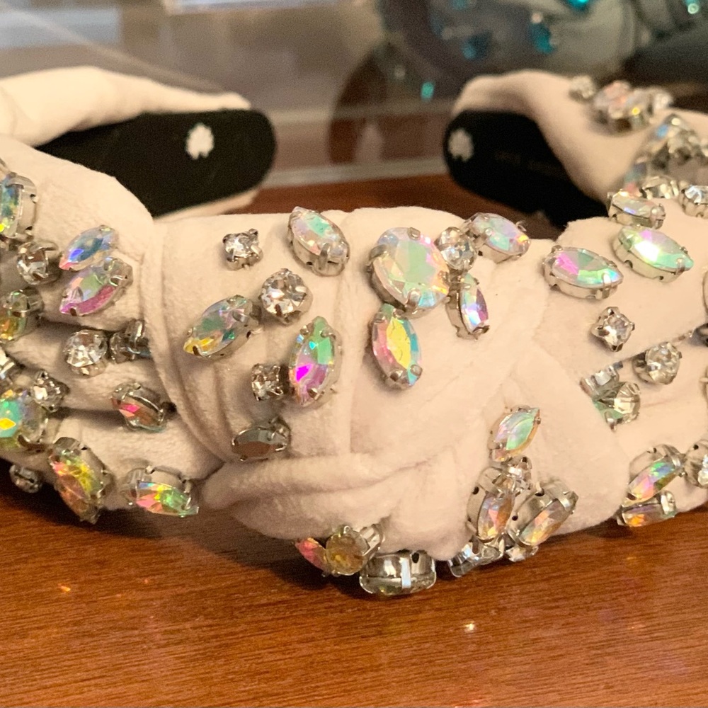 Lele Sadoughi
Ivory Pastel Mixed Crystal
New, excellent stone placement - Picture 3 of 3